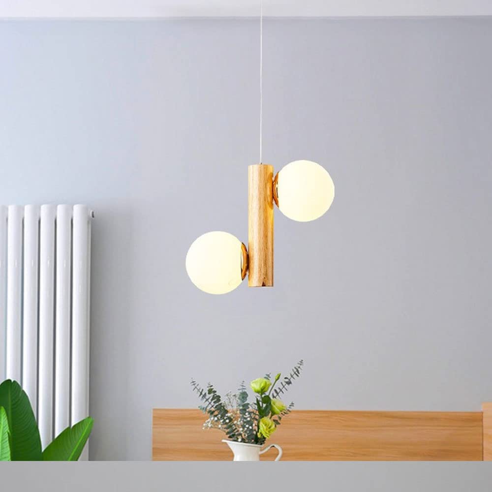 Table à manger baignée de lumière avec la suspension japonaise triple en bois