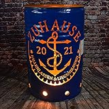 ✨ EDELROST OPTIK - Die Feuertonnen werden aus ausgesonderten, gesäuberten Ölfässern gefertigt. Die Farbe brennt bei der ersten Befeuerung runter und es entsteht die edle Rostoptik. Die endgültige Farbe kann daher vorher nicht festgelegt werden.