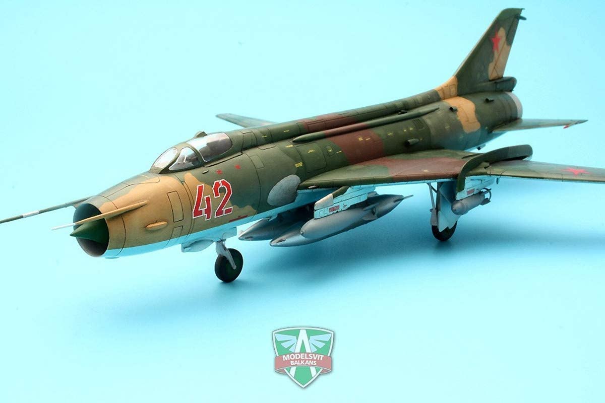 トランぺッター1/48「Su-17フィッター」完成品 Amazon | セマー 1/48 ソ連 スホーイ Su-17/22M3 フィッター