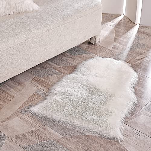 HEQUN Lammfell-Teppich Kunstfell Schaffell Imitat Wohnzimmer Teppiche Flauschig Gemütliches Schaffell Bettvorleger Sofa Matte (75 x 120 cm, Weiß)