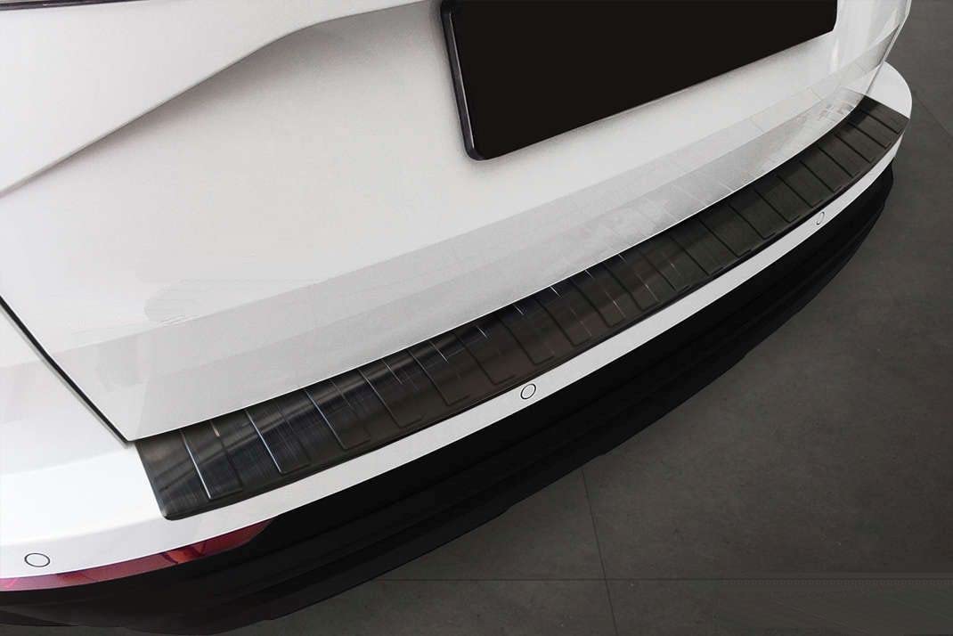 Ladekantenschutz aus Edelstahl in anthrazit mit 3D Abkantung passend für Skoda Karoq ab 2022 (Faceliftmodell) AZ30000053