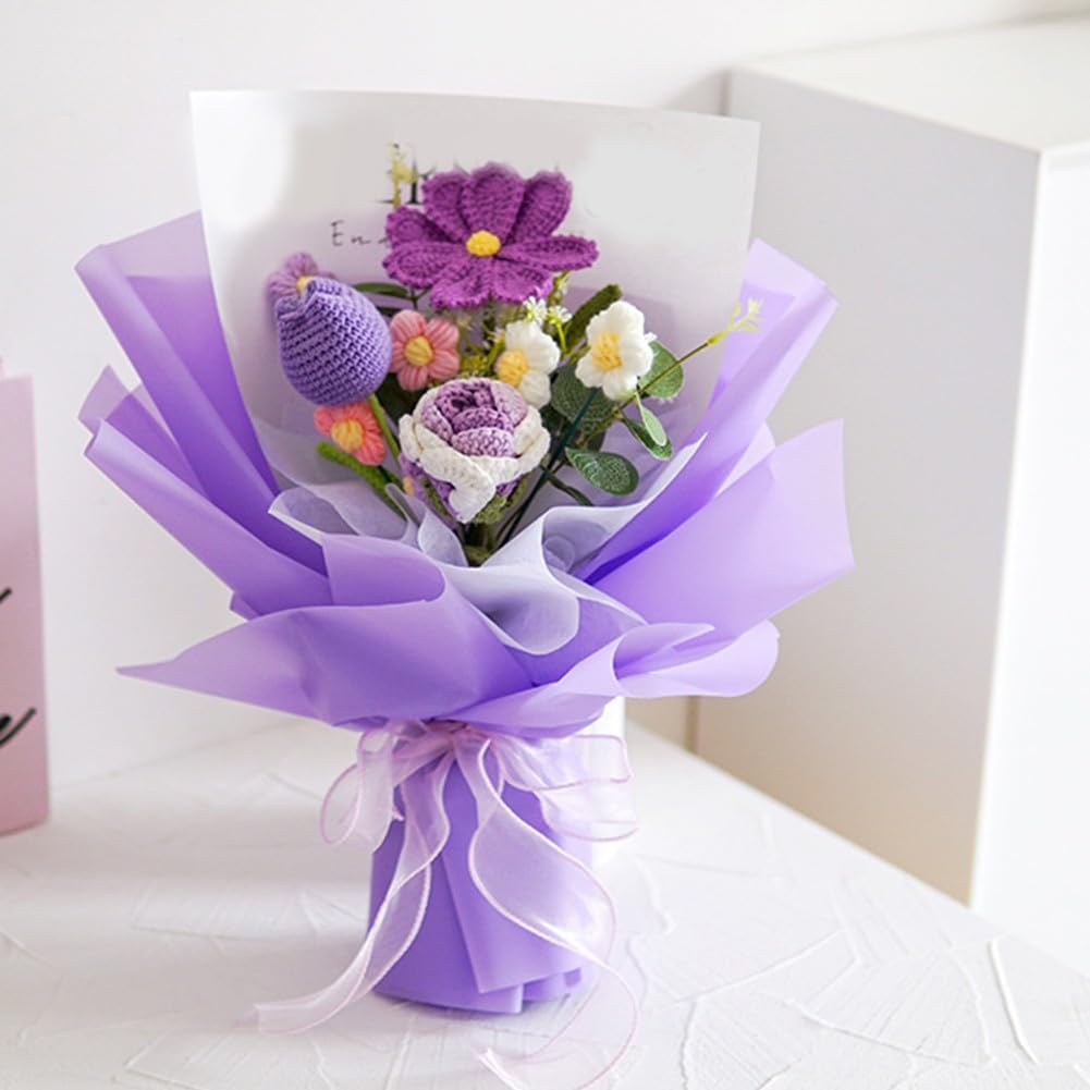 Bouquet di fiori artificiali lavorati a maglia, decorazione artigianale per la festa della mamma
