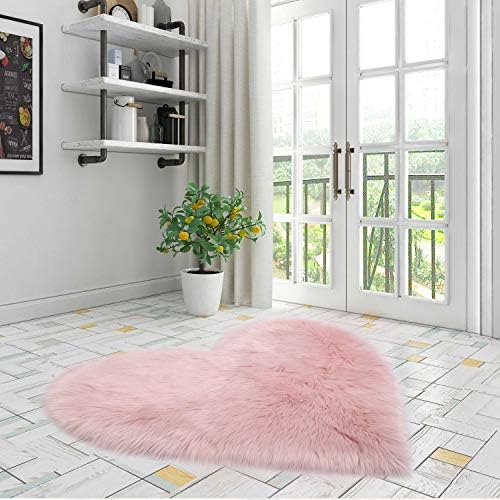 Cekene Heart Shaped Area Rug for Bedroom 70x90cm Sheepskin Shaggy Rug Pink Fluffy Soft Floor Carpet Rug Faux Fur for Bedroom Living Room Bedside Kids Room Nursey