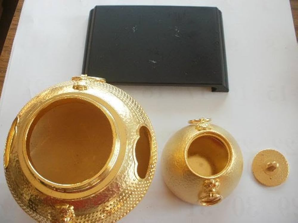 金色の茶釜　24KGP　 ガラスケース入り 　箱なし Amazon｜金色の茶釜 24KGP ガラスケース入り 箱なし｜茶釜