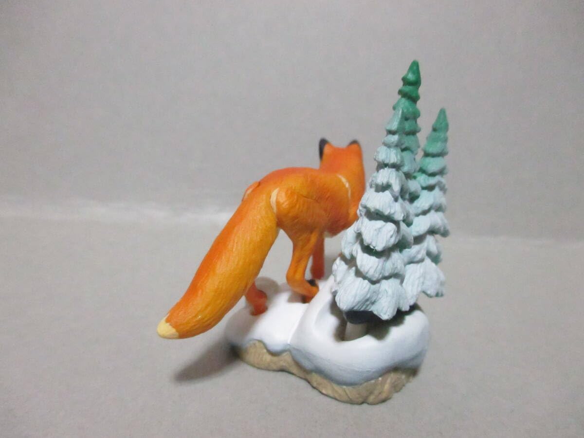 北海道限定　キタキツネ Amazon.co.jp: 廃番品 北海道 フィギュア みやげ vol.1 雪原の