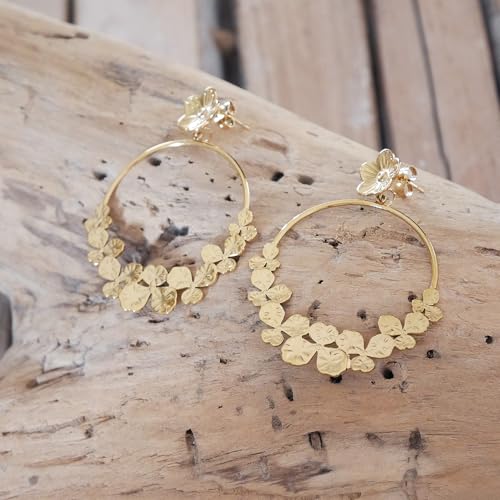 Boucles d'oreilles pendantes fleurs en acier doré idée cadeau
