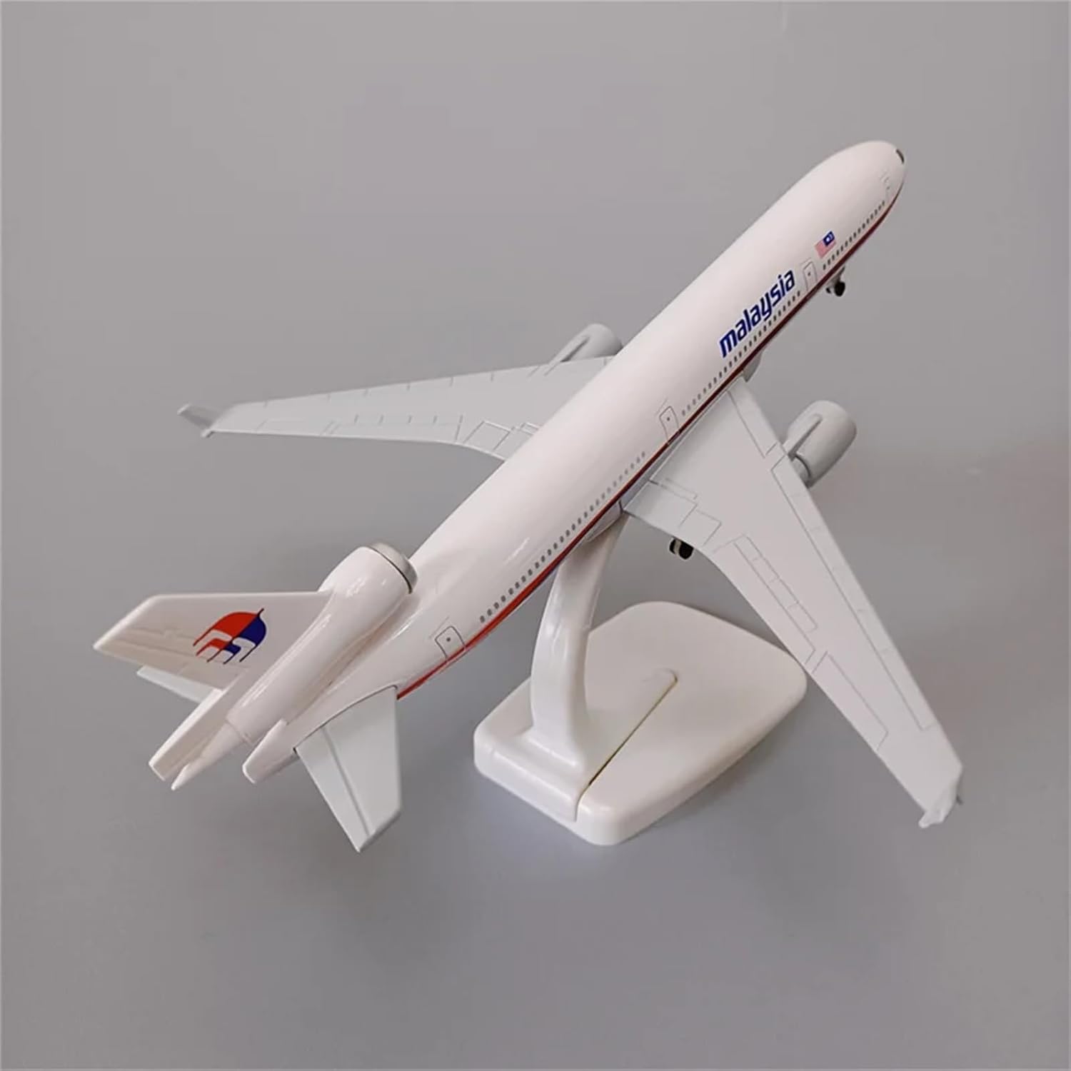 Alloy Malaysia MD-11 Aircraft Plane Models Chiristmas Gift 1/400 Scale Aviation Science Exhibition Model Toys new