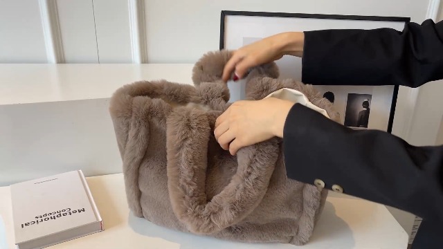 Bolso tote peludo grande para mujer miniatura 7