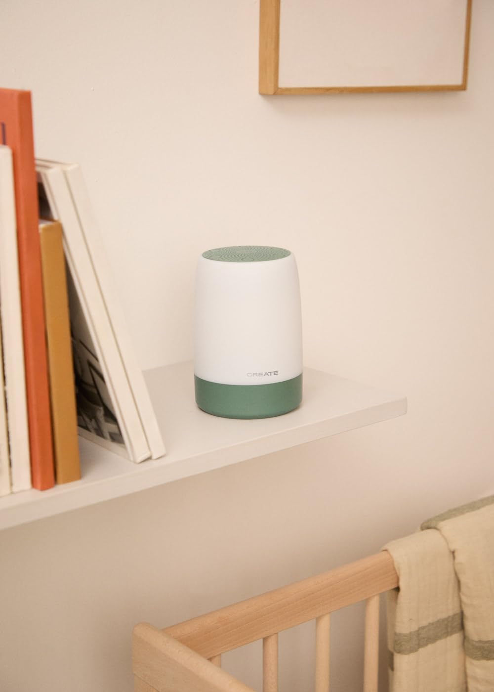 CREATE/BABY DREAM CONNECT/Lámpara de sueño y ruido blanco para bebés con WiFi verde sage/Conexión Bluetooth. 3 funciones. 32 pistas de audio. 8 modos de iluminación LED. 10h de autonomía. 3W