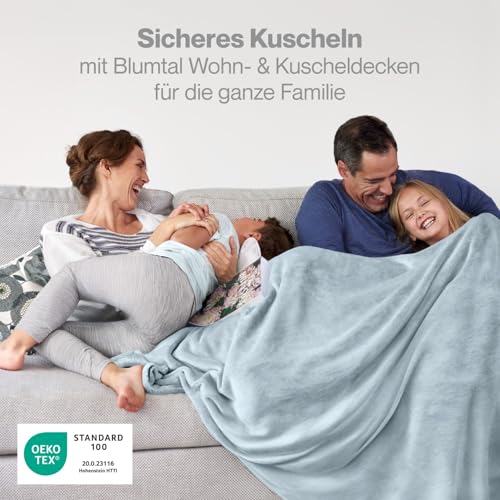 Blumtal Kuscheldecke flauschig - Oeko-TEX zertifizierte Fleecedecke 150x200 cm - Wohndecke 150x200 cm - Decke Couch als Wohn- & Kuscheldecke - Flauschdecke - Wohndecke Kuscheldecke Hellbau