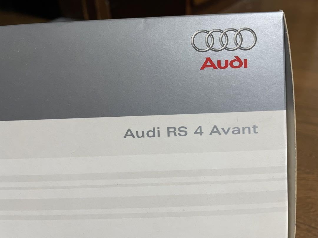 アウディ純正 RS4アバント B7型シルバー 1/18 1/18 OTTO Audi