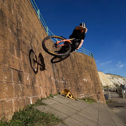 With no MTB trails nearby, he designed portable ramps for practice anywhere Podcast Por capa