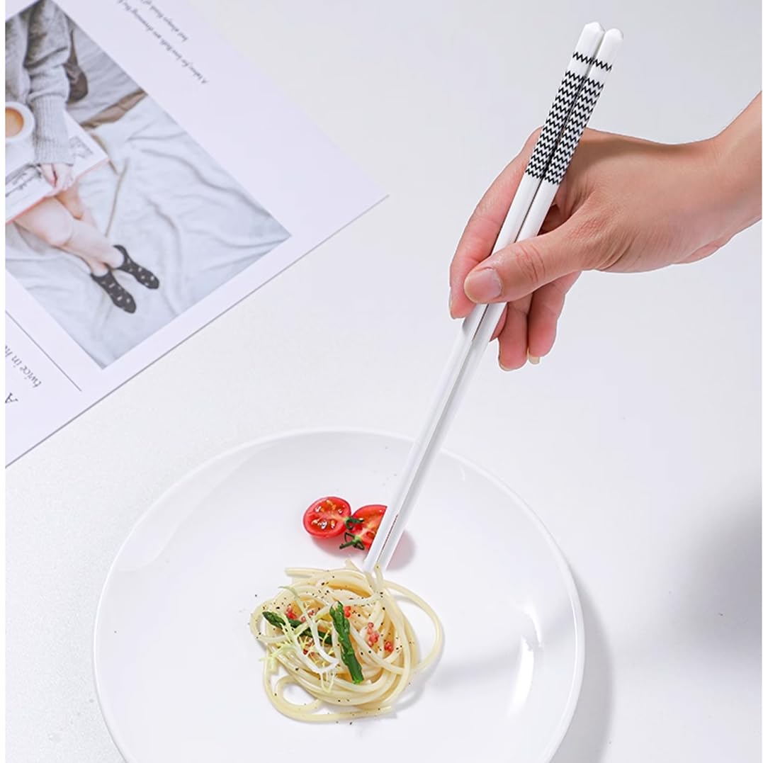 Ensemble de 5 Paires de Baguettes en Porcelaine Noire et Blanche, Coffret Cadeau de Baguettes réutilisables avec étui, Baguettes en céramique en Porcelaine Fine(S)