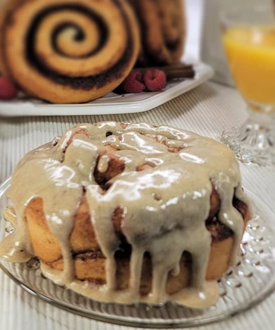 Cinnamom Bakery 12oz Jumbo Maple Cream Cinnamon Rolls (Pan of 6)
