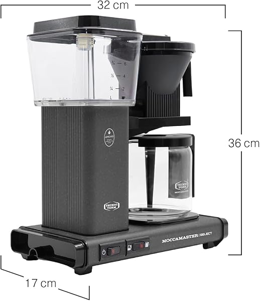 Gros plan sur le bec verseur amélioré à 9 trous de la cafetière Moccamaster KBG Select, assurant une distribution uniforme de l'eau.