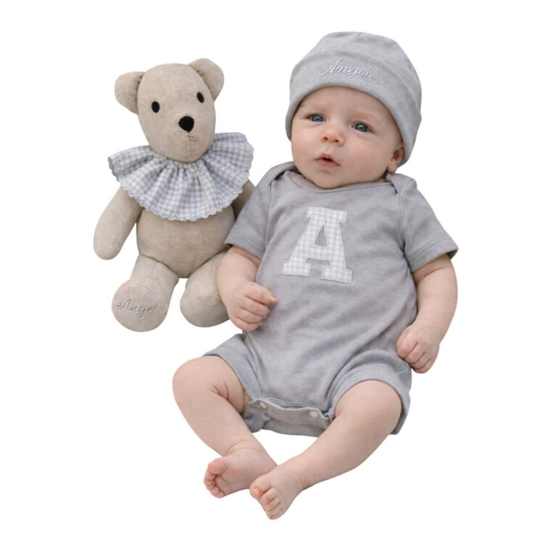 Nenel Conjunto Bebé 3 piezas personalizado – Body, gorro y oso para neonatos con nombre e inicial – Set nacimiento 3 piezas body, gorrito y peluche – Regalo recién nacidos - Manga corta