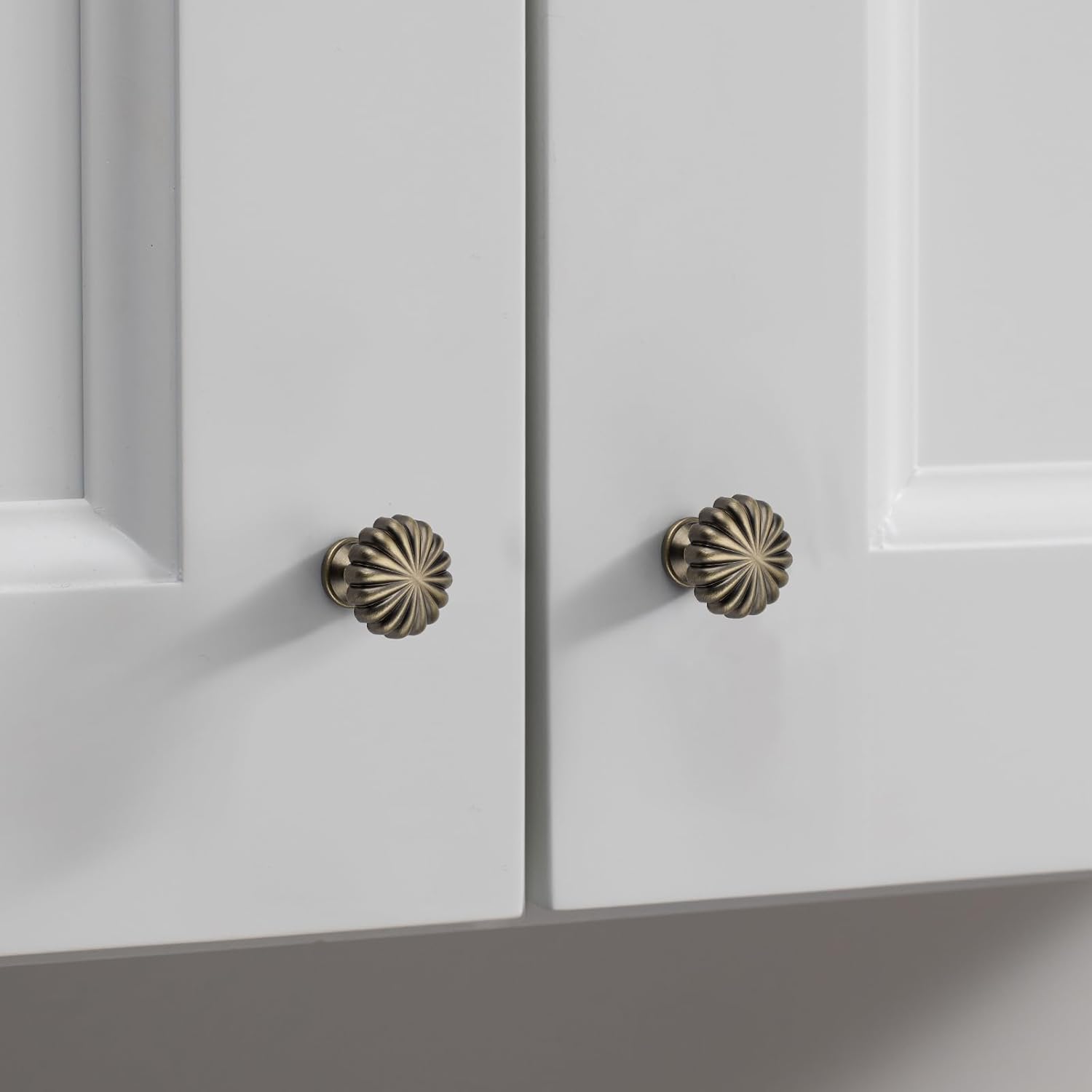 10 Pack Cabinet Knobs, Zinc Alloy Drawer Knobs Hardware for Kitchen Cabinets, Dresser and Wardrobe Doors Vintage Dresser Drawer Pulls Antique Brass