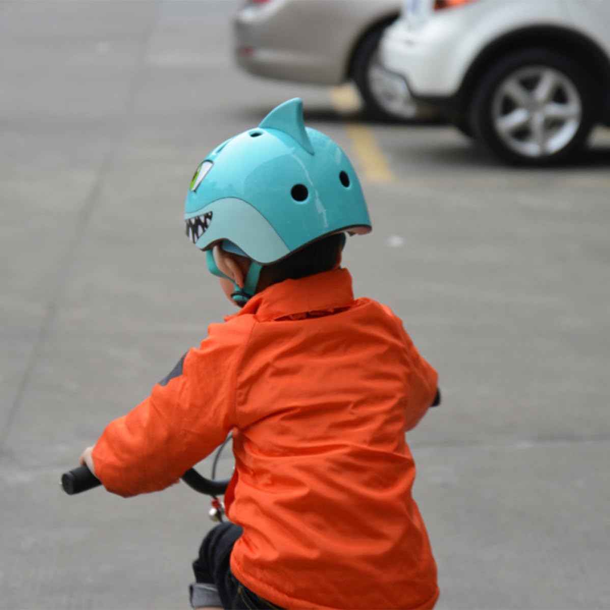 ULTECHNOVO Casco de Bicicleta Diseño de Tiburón 3D, Talla Ajustable 54-58cm, Ventilación Aire, Plástico Resistente para Ciclismo y Patinaje