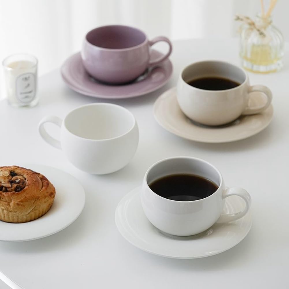 ARISKEY Bonito juego de tazas de café de cerámica de 280 ml con cuchara, perfecto para café con leche y leche, regalo para madre, amigos y familiares (blanco cremoso)