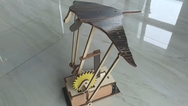 Handmade Wooden Bionic Manta Ray Automaton - Silent Swimming Motion Desk Decor (24x24x18cm)