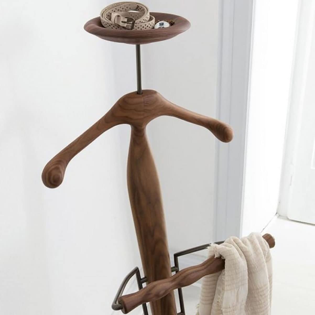 RajoNN Perchero de pie Trajes con Bandeja Superior, Percha de Contorno para Pantalones, Corbata y cinturón, fácil de Montar para Sala de Estar y Dormitorio (marrón, 46 x 126 cm)