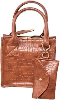 شنطة يد من الجلد الصناعي تحتوي على حزام كتف ومحفظة منفصلة للعملات المعدنية تتضمن جيب داخلي بسوستة وتصميم أنيق للنساء، لون هافان