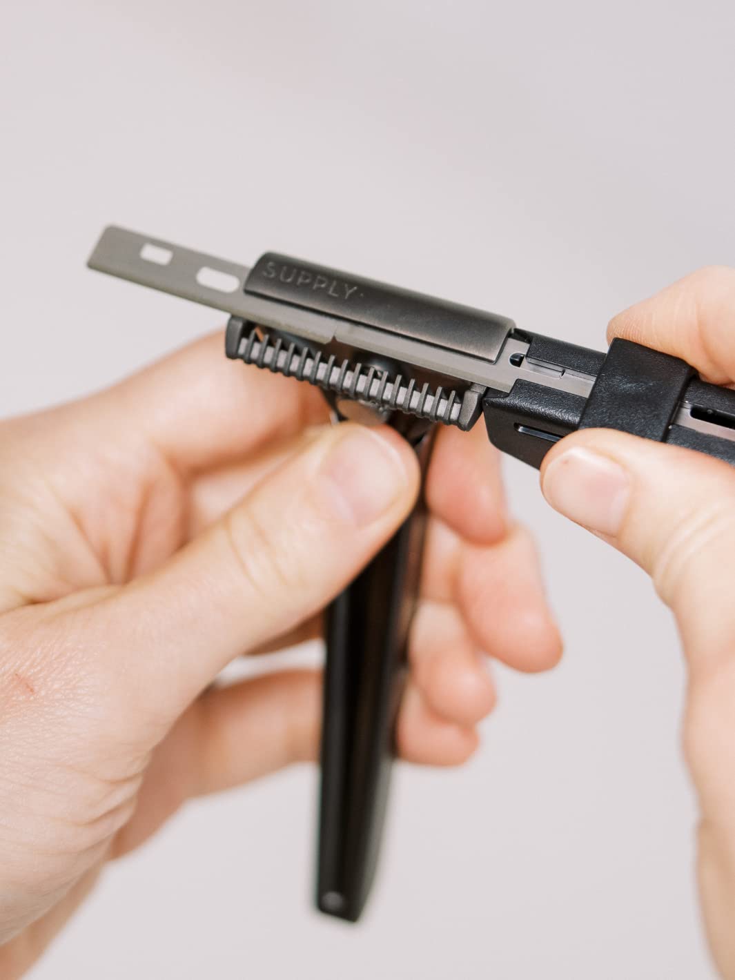 Inserting blade into Supply SE Razor