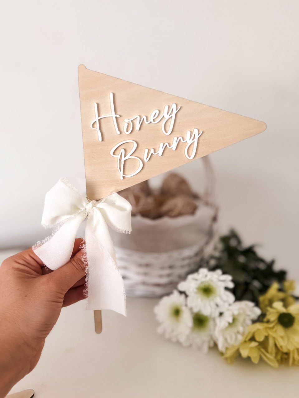 Haoser 2 Pcs Easter Flag Wand – Honey Bunny Wooden Easter Basket Topper with Ribbon Bow, Reusable Spring Decor for Easter Basket, Home Decoration 26cm x 17.7cm 2