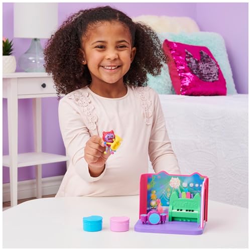 Gabby et la Maison Magique - Gabby Dollhouse - Pièce La Salle De Musique DJ Miaou - 1 Figurine + Accessoires - Dessin Animé Jouet Maison De Poupée - Jouet Enfant 3 Ans Et +
