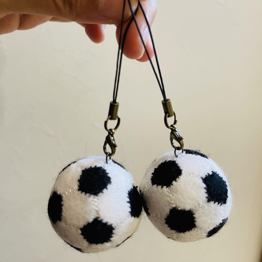 フェルト サッカーボール 46個セット Amazon.co.jp: フェルトストラップ＊サッカーボール＊2個 : おもちゃ