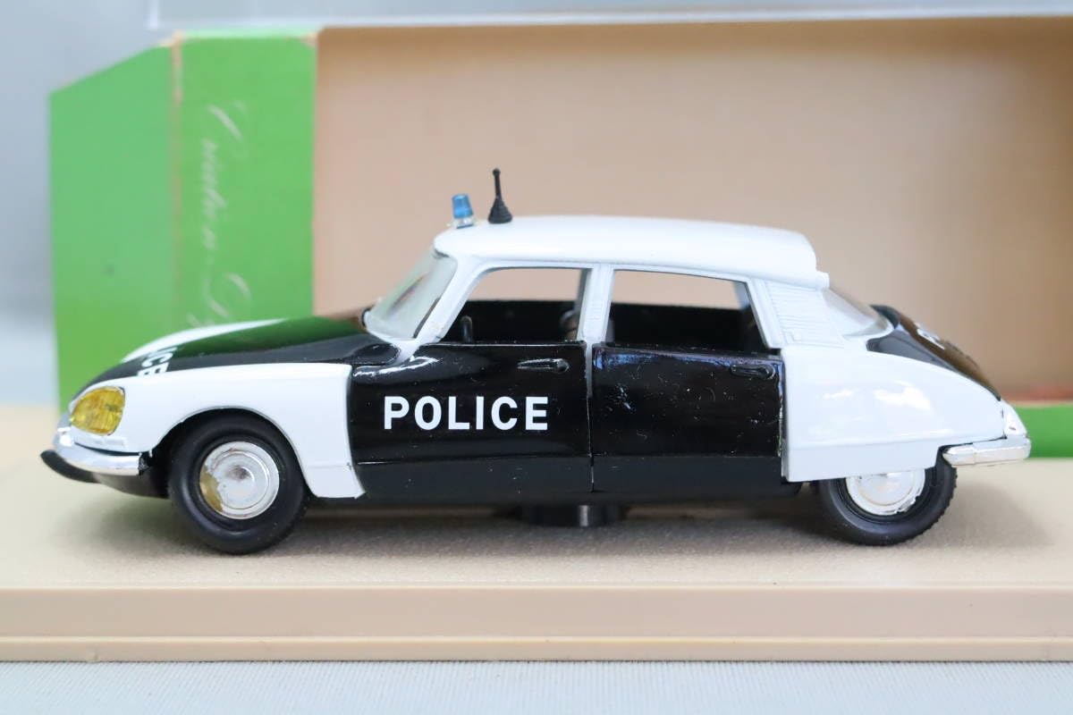 ELIGOR エリゴール　シトロエン　DS21 1967 年式　1/43 Amazon | エリゴール 1121A シトロエン DS21 1967 パトカー パリ警察