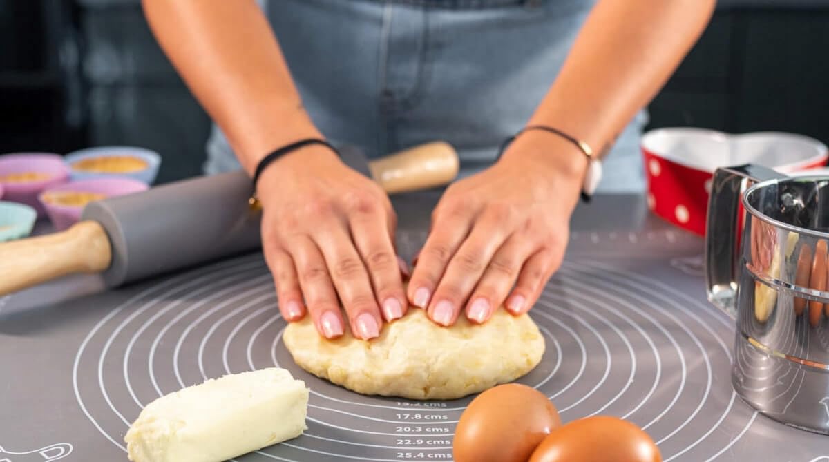 Wałek Do Ciasta 38 cm, Pizzy Obrotowy, Wałek Silikonowy XXL, Łatwy do Czyszczenia, Wałek Kuchenny do Wałkowania Ciasta Drewniane Rączki