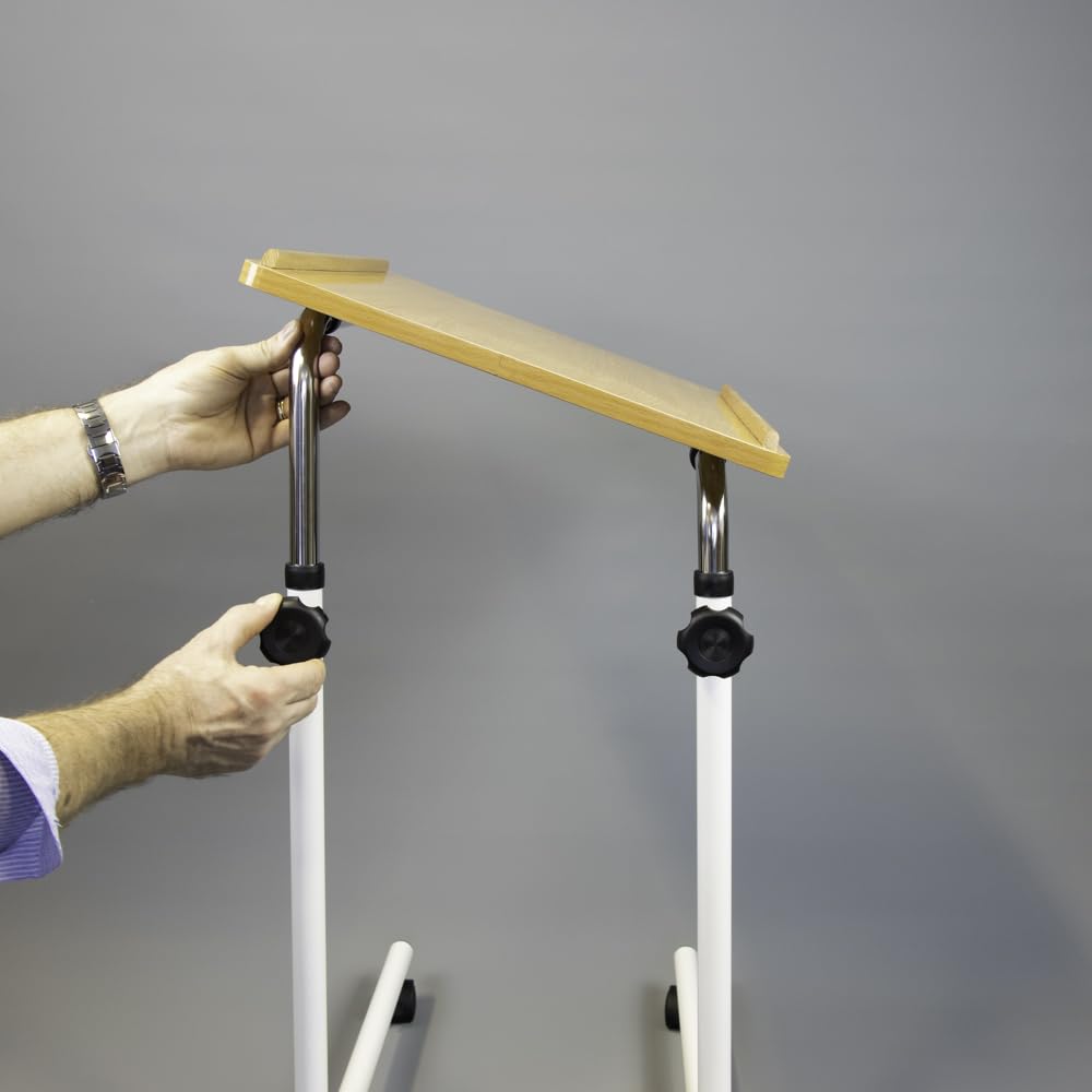 NRS Healthcare Mesa de sobrecama, inclinación y altura ajustable. Se suministra con ruedas giratorias o patas de diván deslizantes, efecto moderno de haya