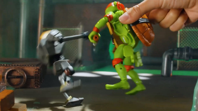 TMNT - 5.5” Michelangelo Pet to Ninja Figure (Mutations Deluxe