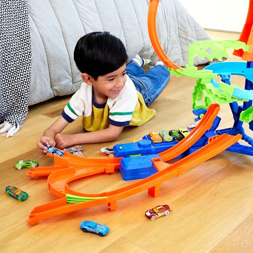 Image of Bundle of Hot Wheels Stunt Track Mid-Air Crash, Motorized Booster + Hot Wheels Track Creator Deluxe Pack, 25 Feet of Different Length Speed Snap Track & Connectors (Amazon Exclusive)