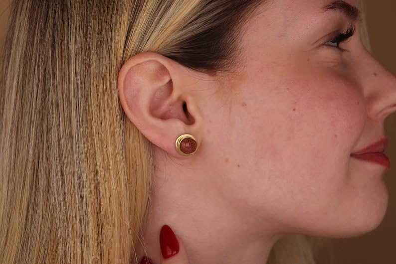 Boucles d'oreilles pierre de soleil : le cadeau minimaliste idéal pour elle