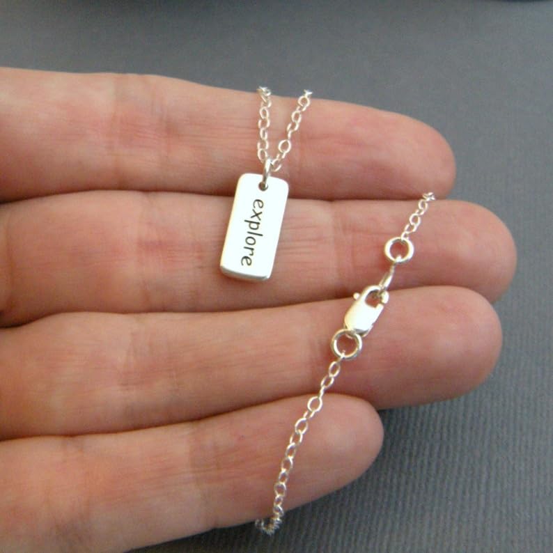 Collar de chakra sacro en plata de ley 925 con acabado delicado para el dia a dia 3