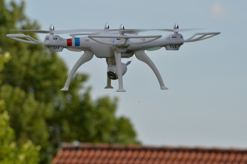 Syma X8C - Drone quadrirotore efaso con macchina fotografica 3 MP 2,4 GHz 4 canali con videocamera 5 MP HD grandangolare, modalità Headless, protezione rotore, illuminazione a LED, giroscopio a 6 assi e funzione Flip