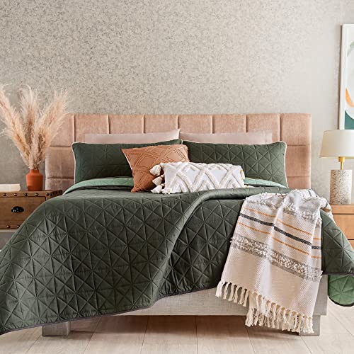 Vianney Novo Twin Comforter, Olive Bedding, Reversible Lightweight Blanket in Dark Olive Green and Light Sage Green with Triangular Quilt Pattern, 71”x93”