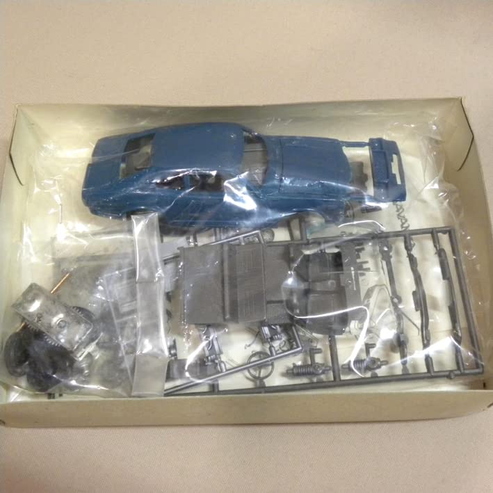 自動車模型　ビンテージ トヨタ ランドクルーザー70 ZX 4ドア 1994 フィールドランナー