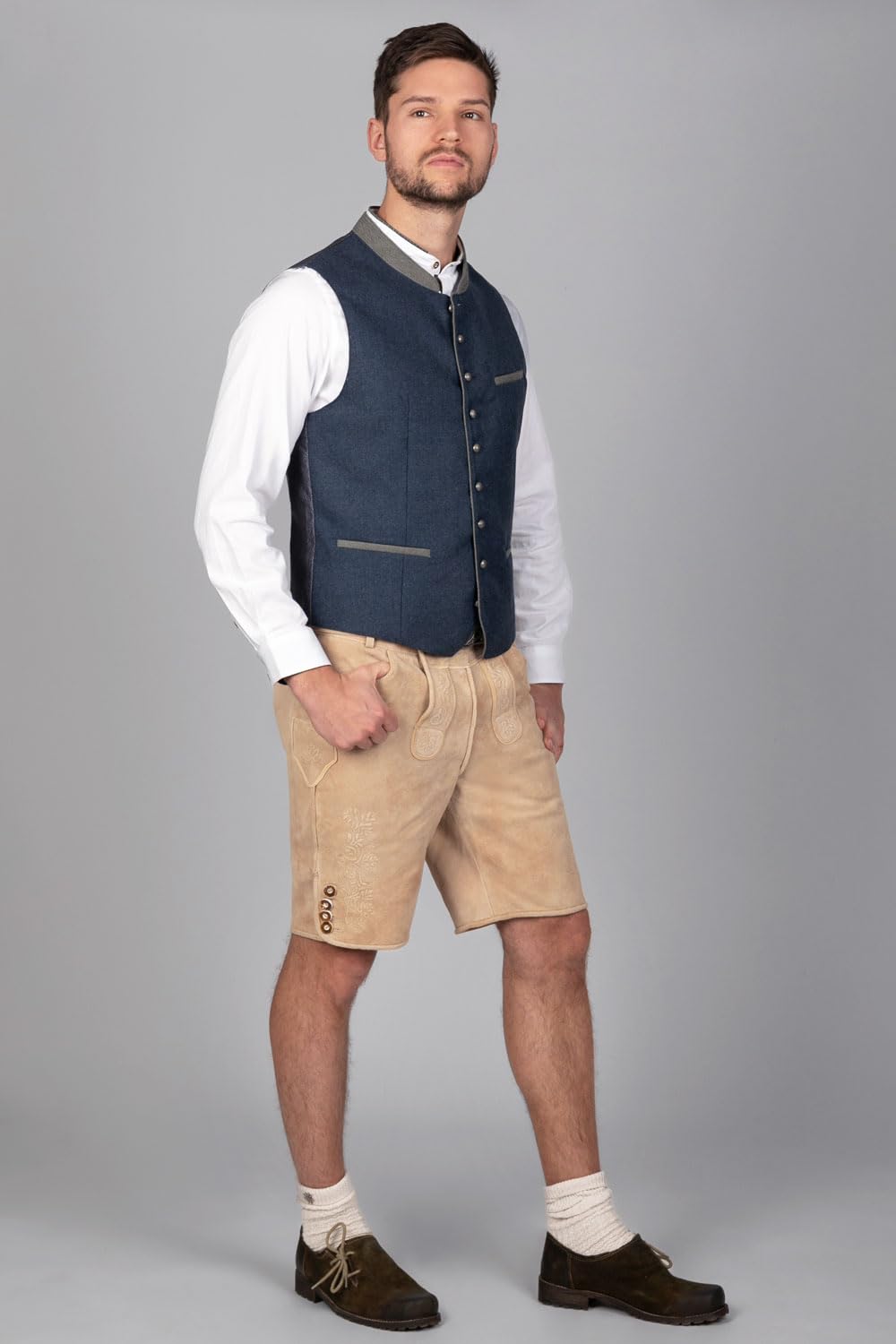 Edelnice Trachtenmode Kurze Wildbock Lederhose Balthasar hell beige mit Stickerei