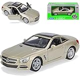 Aus Metall mit Plastikteilen, öffnenden Türen und drehbaren Rädern.