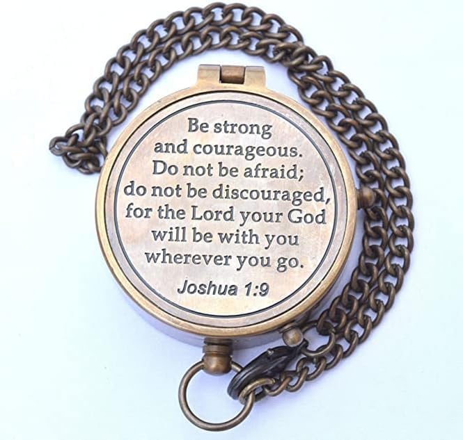 Brújula antigua para bolsillo de latón macizo grabada Be Strong and Courageous con diseño náutico y compás solar vintage miniatura 2