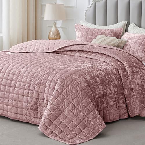 BEDELITE Velvet Quilt Set Queen Size - Luxury Velvet Comforter Bedding Set 3 Pieces, Soft Cozy Dusty Pink Oversized Bedspread Coverlet for All Seasons with 2 Pillow Shams