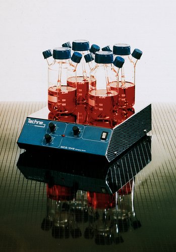 Techne 6027607 Borosilicate Glass Tissue Culture Vessel with Rod, 20.5cm Height, 10cm Diameter, 500ml Flask Size, 1L Filled Volume