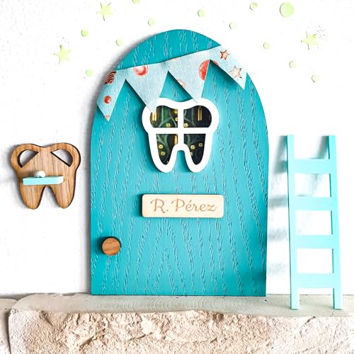 7GANSOS Puerta ratoncito Pérez VERDE AGUA de MADERA con estrellas LUMINISCENTES y repisa para dejar el diente. Diseño habitación infantil.