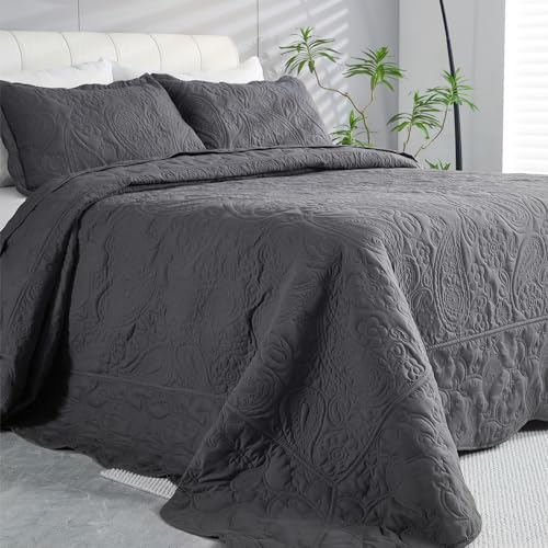 Image of EVENHUG Oversized King Quilt California King Size Lightweight Bedding Set Reversible Bedspread Coverlets for All Seasons 3 Piece (Dark Grey 120 inchx128 inch)