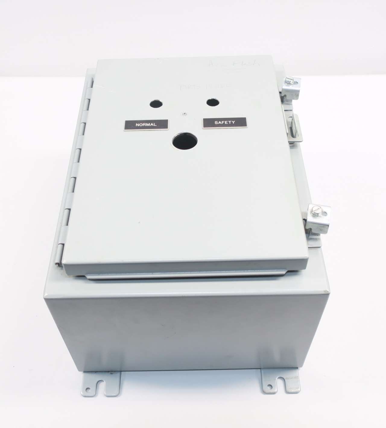 HOFFMAN A161208LP 16 IN STEEL 12 IN 8 IN WALL-MOUNT ELECTRICAL ENCLOSURE D552796