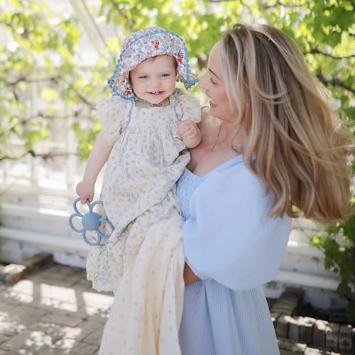 Image of mushie Muslin Baby Swaddle Blanket | 100% Organic Cotton (Bows)