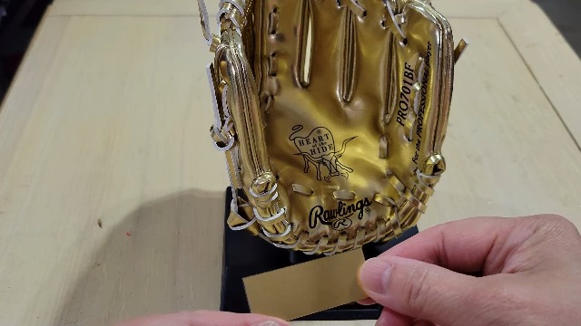 Watch Rawlings Mini Gold Glove Award on Amazon Live